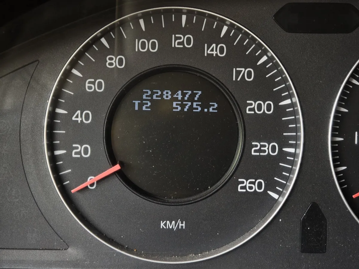 Volvo V70 2.5 T Geartronic (200 л.с.) Черный в АВИЛОН. Слайд №18