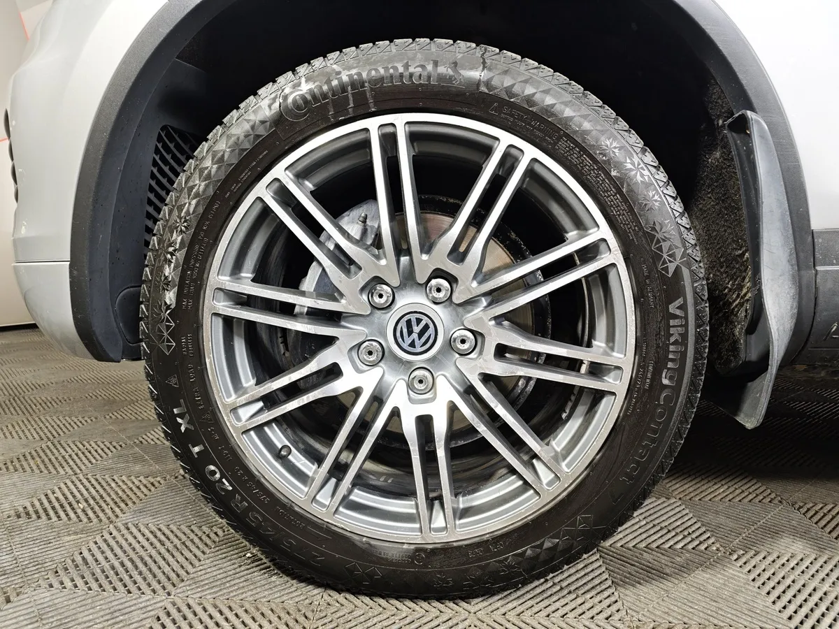 Volkswagen Touareg 3.6 FSI Tiptronic 4Motion (249 л.с.) V6 FSI Серебристый в АВИЛОН. Слайд №9