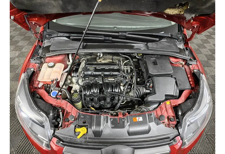 Ford Focus 1.6 Ti-VCT PowerShift (125 л.с.) Titanium Красный в АВИЛОН. Слайд №11