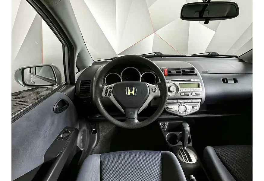Honda Jazz 1.4 CVT (83 л.с.) Серебристый в АВИЛОН. Слайд №17 Honda Jazz 1.4 CVT (83 л.с.) Серебристый в АВИЛОН. Слайд №17