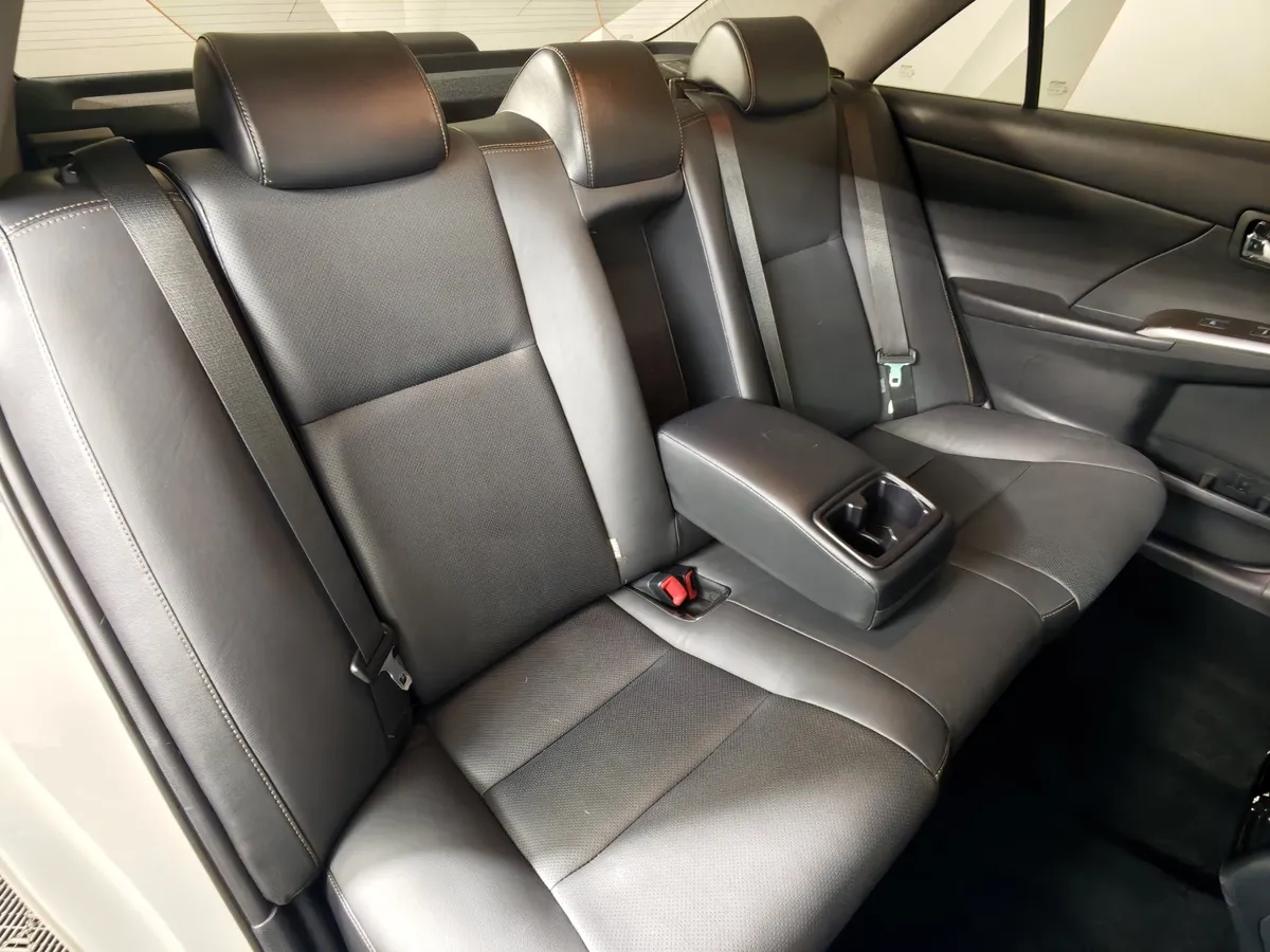 Toyota Camry 2.5 AT (181 л.с.) Белый в АВИЛОН. Слайд №16