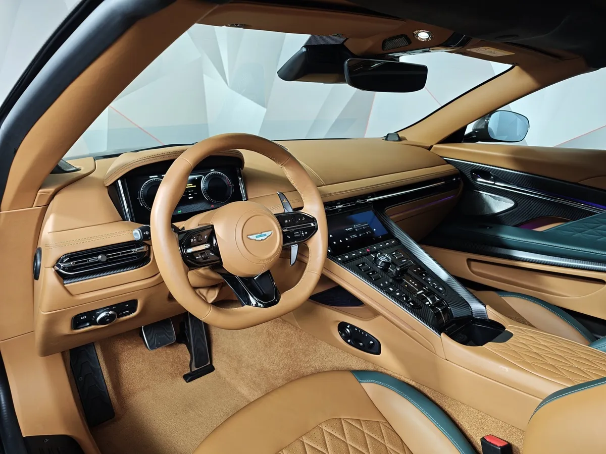 Aston Martin DB12 Volante 5.2 V12 AT (600 л.с.) Зеленый в АВИЛОН. Слайд №17