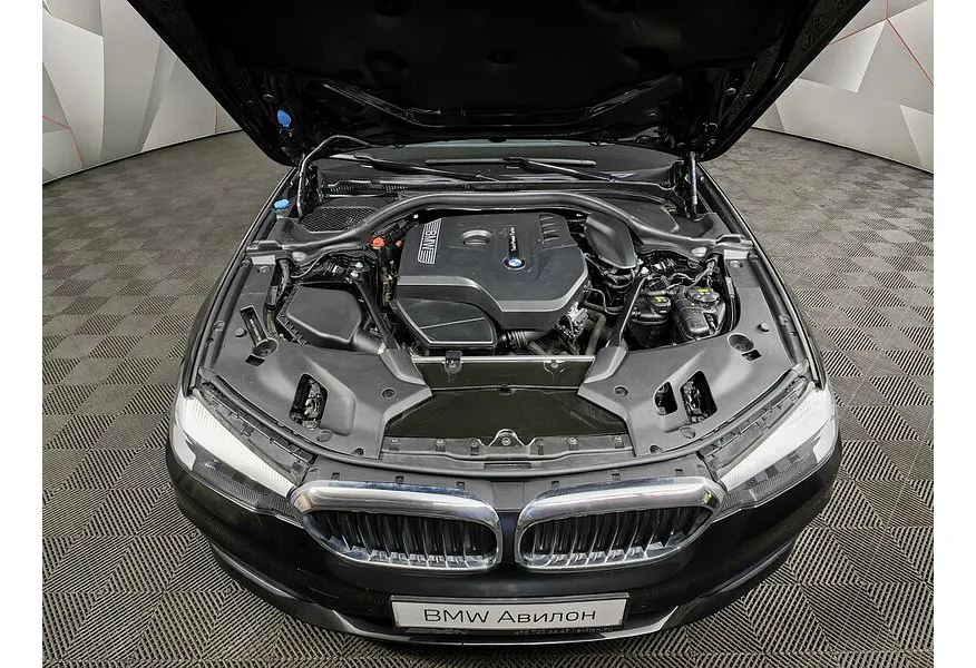 BMW 5 серия 530i xDrive Steptronic (249 л.с.) Черный в АВИЛОН. Слайд №10