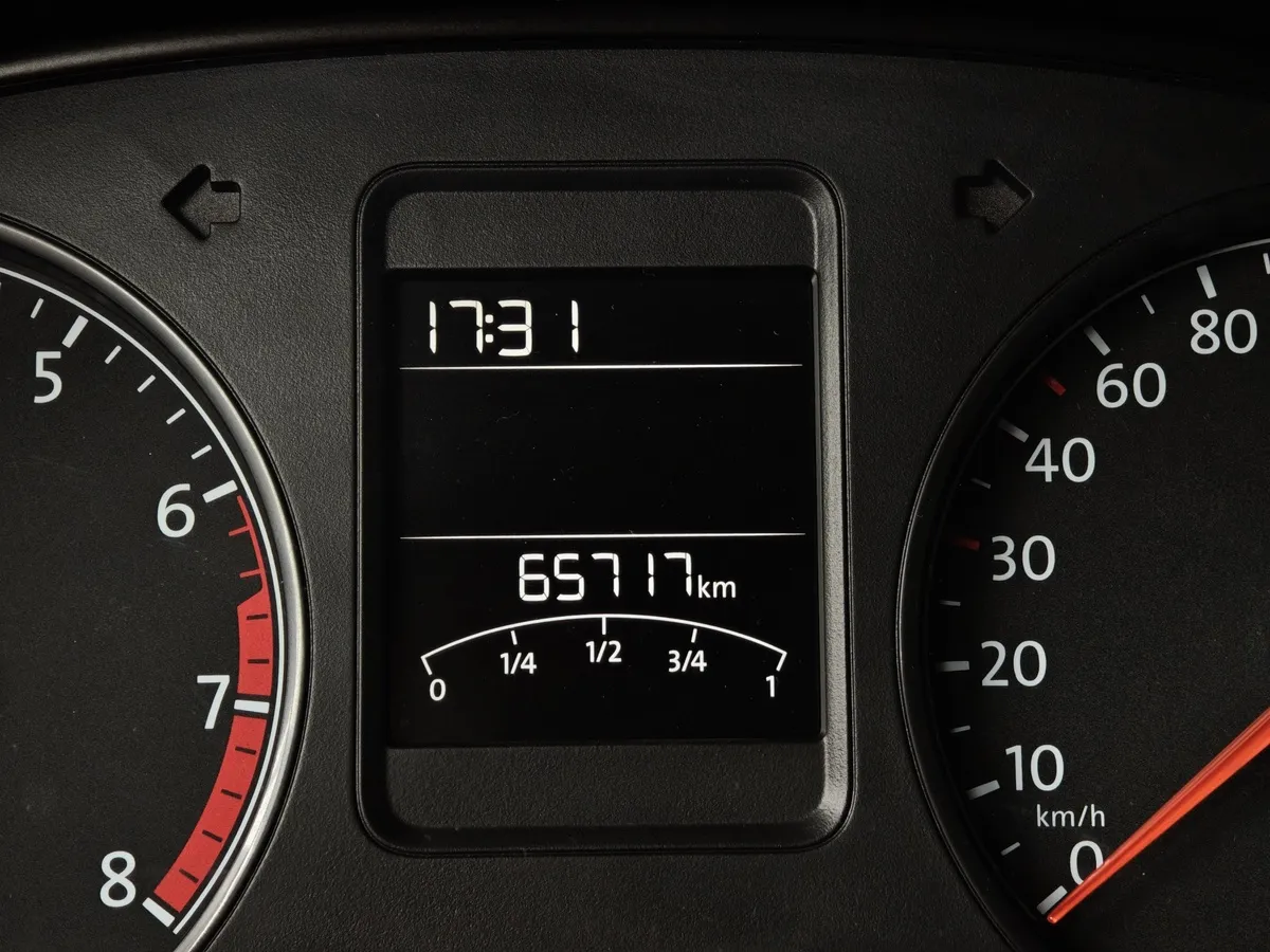 Volkswagen Polo 1.6 MT (105 л.с.) Серебристый в АВИЛОН. Слайд №18