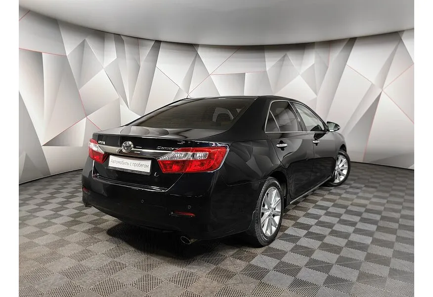 Toyota Camry 2.5 AT (181 л.с.) Черный в АВИЛОН. Слайд №2