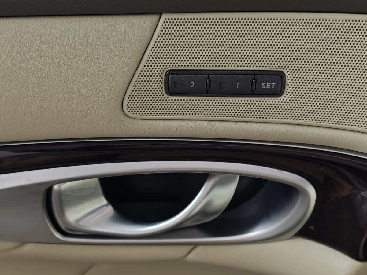 Infiniti M-Series M25 AT (222 л.с.) Premium Черный в АВИЛОН. Слайд №22