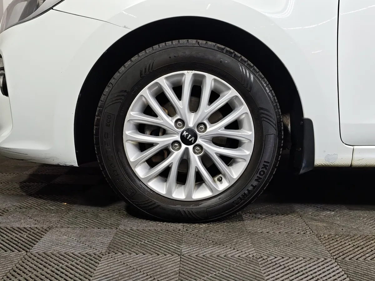 Kia Rio 1.6 AT (123 л.с.) Белый в АВИЛОН. Слайд №9