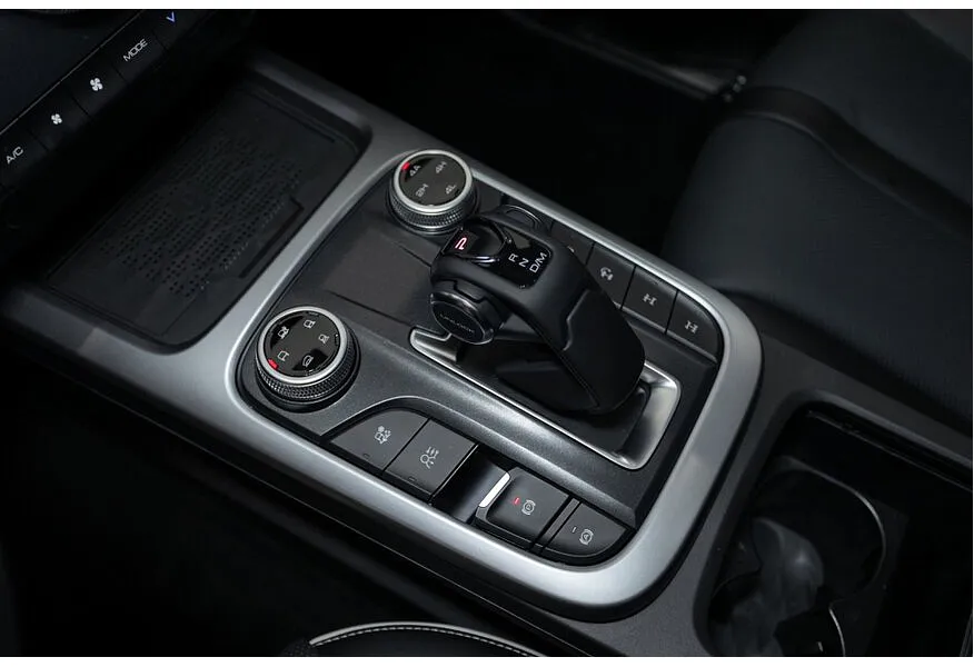 TANK 300 2.0T AT 4WD (220 л.с.) Драйв Черный в АВИЛОН. Слайд №17