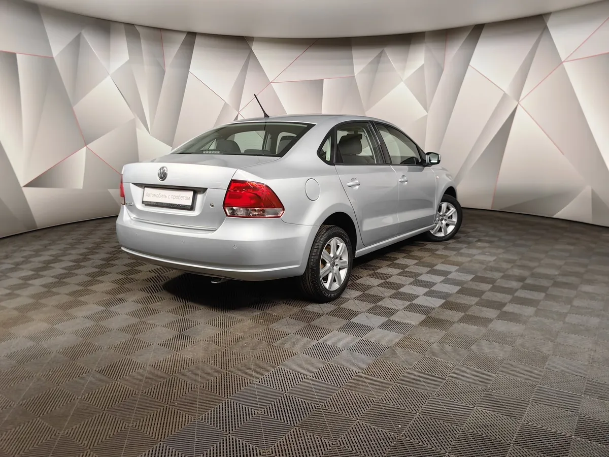 Volkswagen Polo 1.6 MPI AT (110 л.с.) Highline Серебристый в АВИЛОН. Слайд №2
