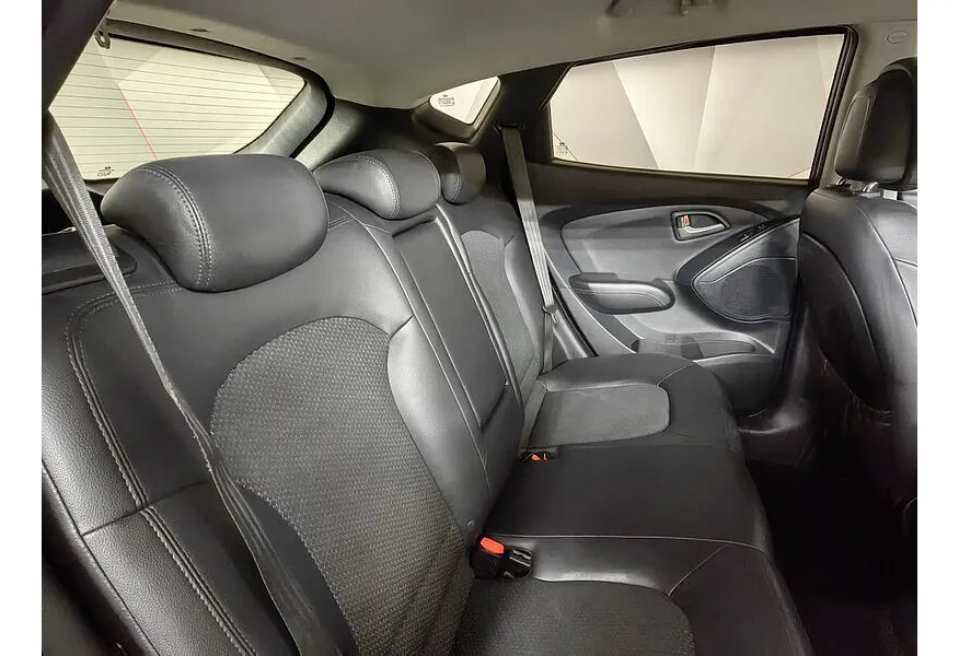 Hyundai ix35 2.0 CRDi AT 4WD (184 л.с.) Comfort Черный в АВИЛОН. Слайд №14