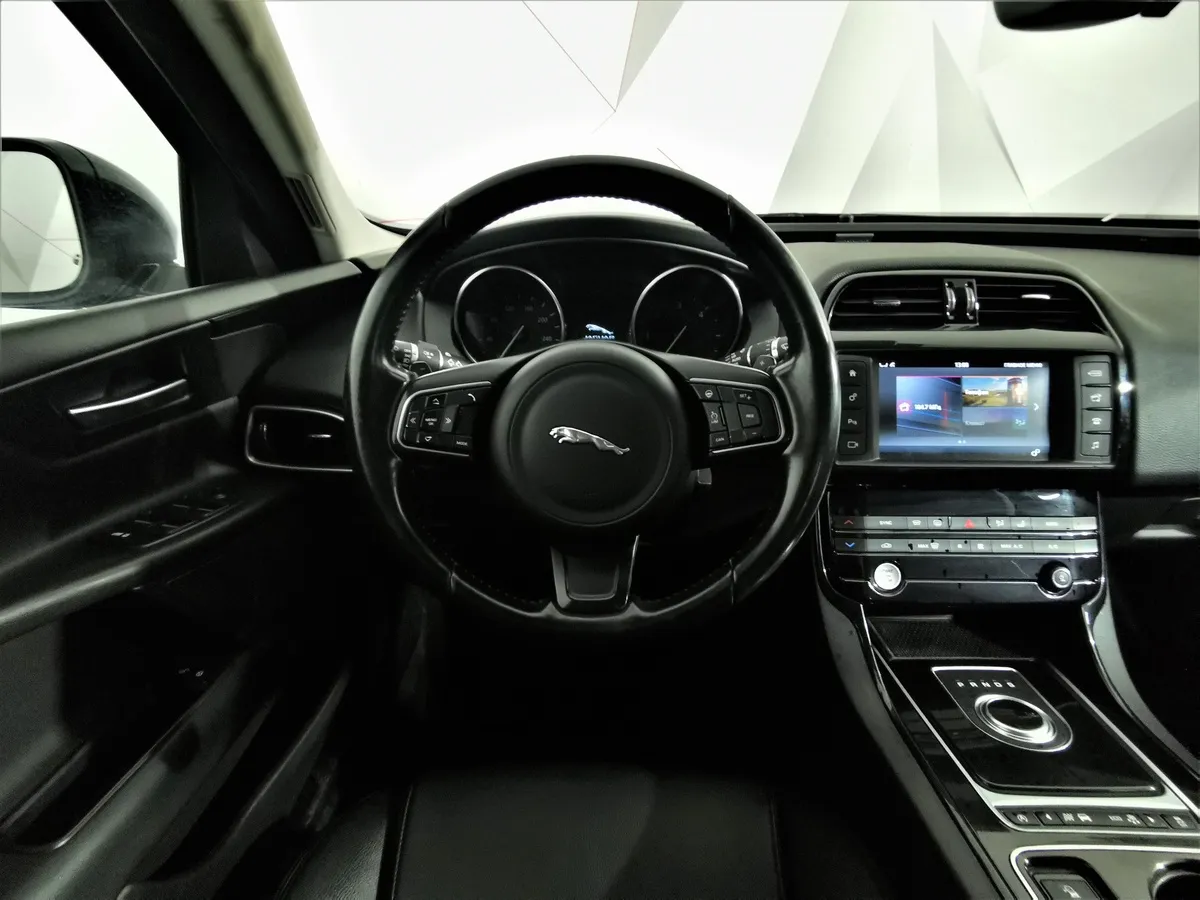 Jaguar XE 2.0 D AT AWD (180 л.с.) Prestige Черный в АВИЛОН. Слайд №18