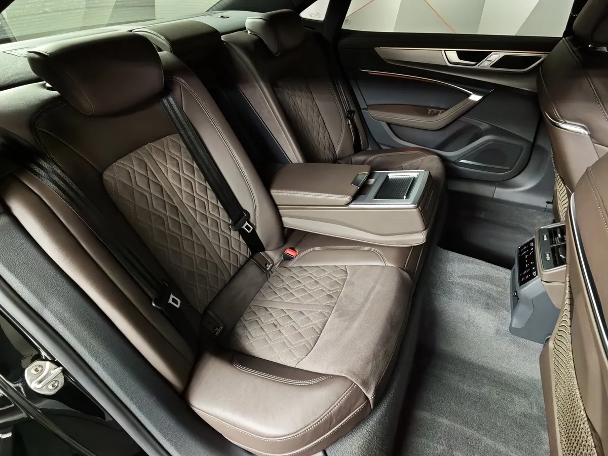 Audi A7 45 TFSI quattro S tronic (245 л.с.) Черный в АВИЛОН. Слайд №17