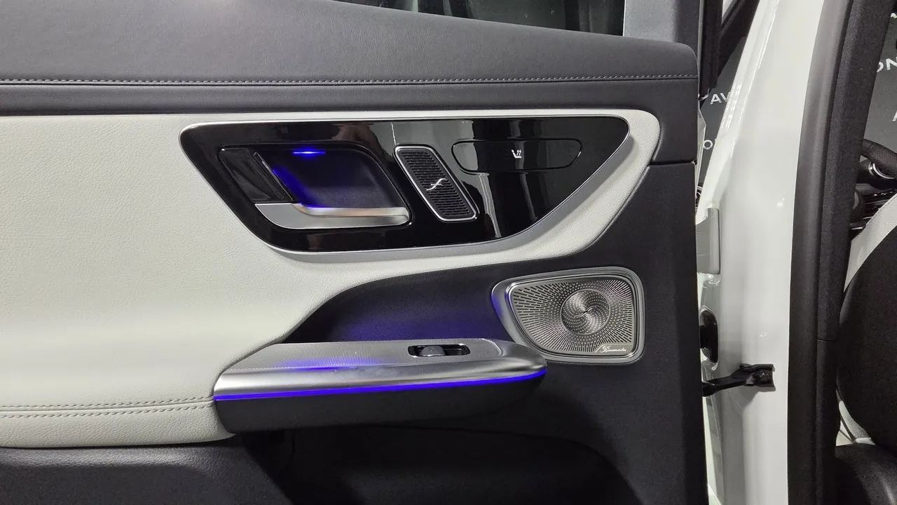 Mercedes-Benz GLC 300 4MATIC 9G-TRONIC (258 л.с.) Белый в АВИЛОН. Слайд №17