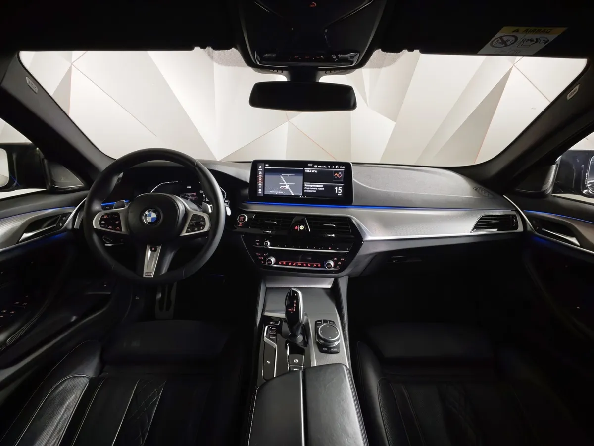 BMW 5 серия 530i xDrive Steptronic (249 л.с.) Черный в АВИЛОН. Слайд №11