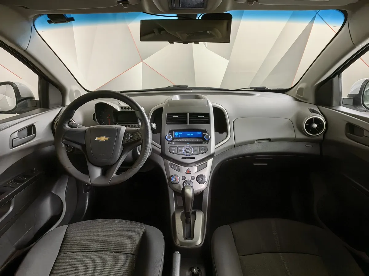 Chevrolet Aveo 1.6 AT (115 л.с.) Белый в АВИЛОН. Слайд №13