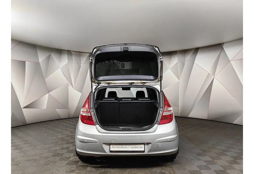 Hyundai i30 1.6 MT (122 л.с.) Серебристый в АВИЛОН. Слайд №11