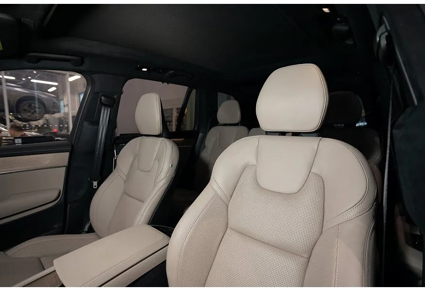 Volvo XC90 2.0 B5 mild hybrid AT AWD (7 мест) (250 л.с.) Ultra Bright Черный в АВИЛОН. Слайд №9