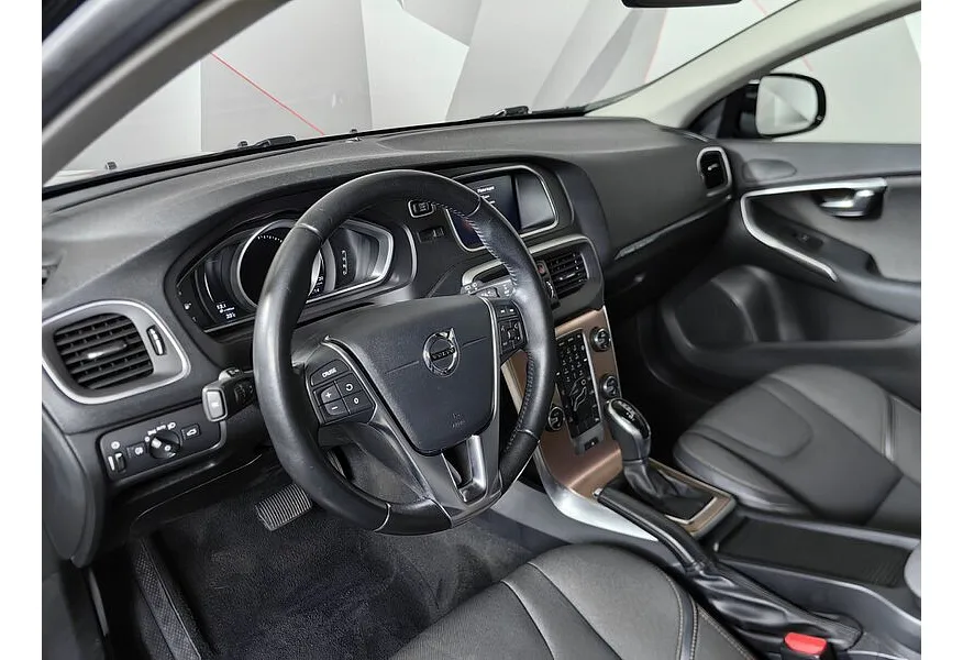 Volvo V40 1.5 T3 Drive-E Geartronic (152 л.с.) Summum Черный в АВИЛОН. Слайд №18