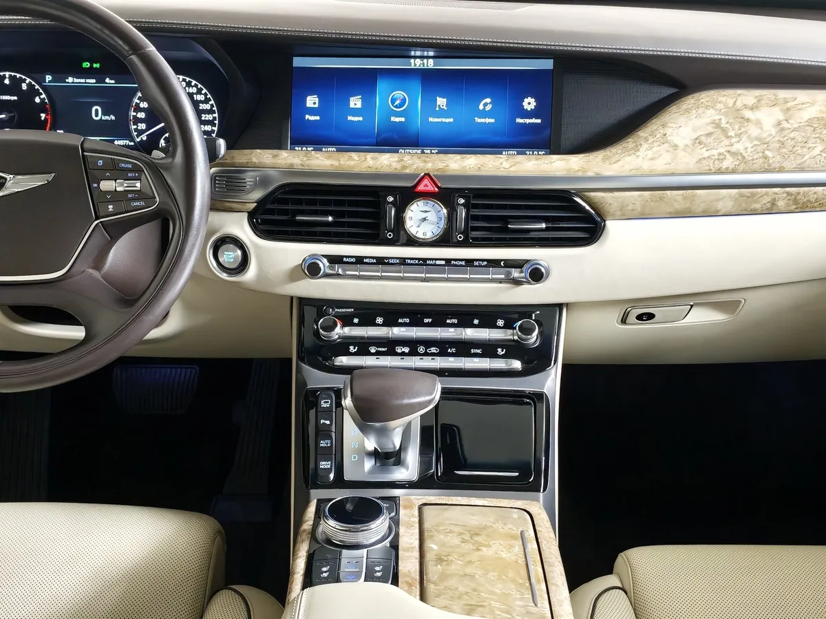 Genesis G90 5.0 L GDI AT AWD (413 л.с.) Черный в АВИЛОН. Слайд №14