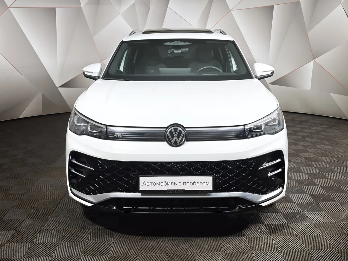 Volkswagen Tiguan 380 TSI 2.0 DSG 4WD (220 л.с.) R-Line Белый в АВИЛОН. Слайд №7