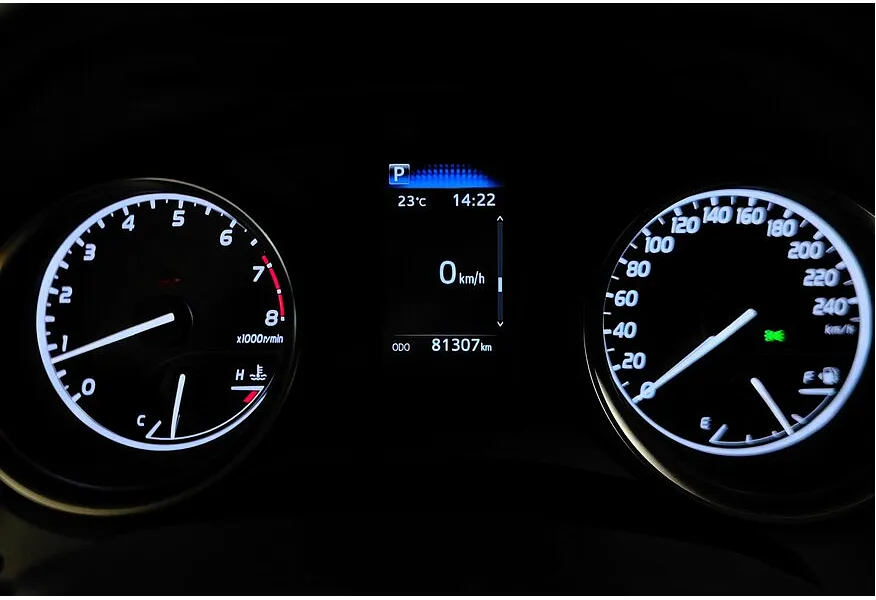 Toyota Camry 2.5 AT (200 л.с.) GR-SPORT Белый в АВИЛОН. Слайд №18