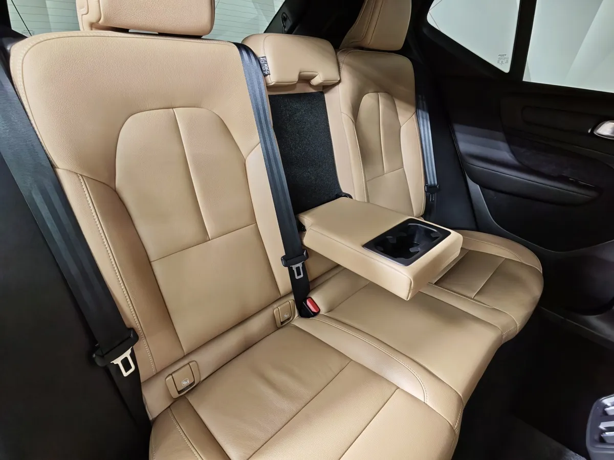 Volvo XC40 2.0 T4 Drive-E AT AWD (190 л.с.) Синий в АВИЛОН. Слайд №17