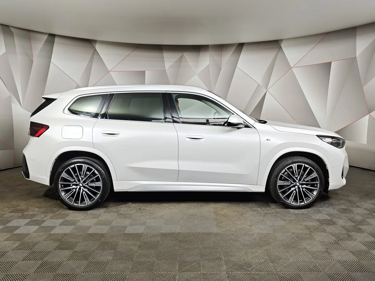 BMW X1 xDrive25 Li (204 л.с.) Белый в АВИЛОН. Слайд №6