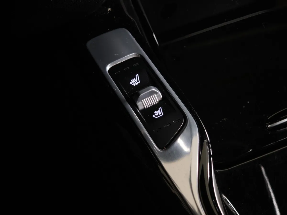 Kia Sorento 2.5 MPI 4WD AT (180 л.с.) Comfort Белый в АВИЛОН. Слайд №22