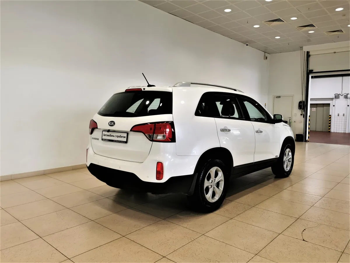 Kia Sorento 2.4 AT 4WD (175 л.с.) Comfort Белый в АВИЛОН. Слайд №2