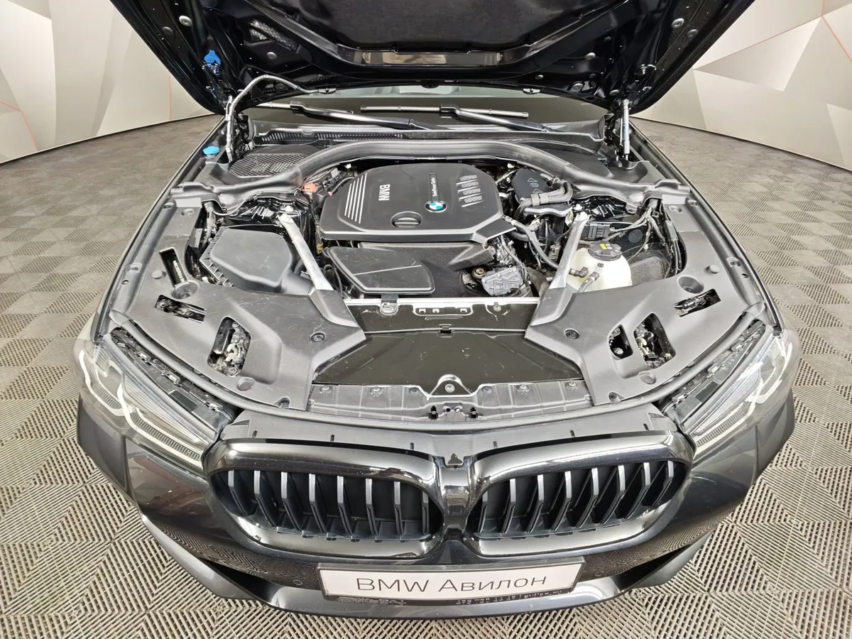 BMW 5 серия 520d xDrive Steptronic (190 л.с.) M Sport Черный в АВИЛОН. Слайд №10