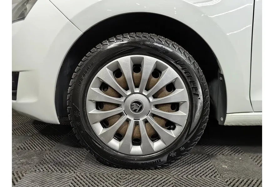 Skoda Rapid 1.6 AT (110 л.с.) Active Белый в АВИЛОН. Слайд №9