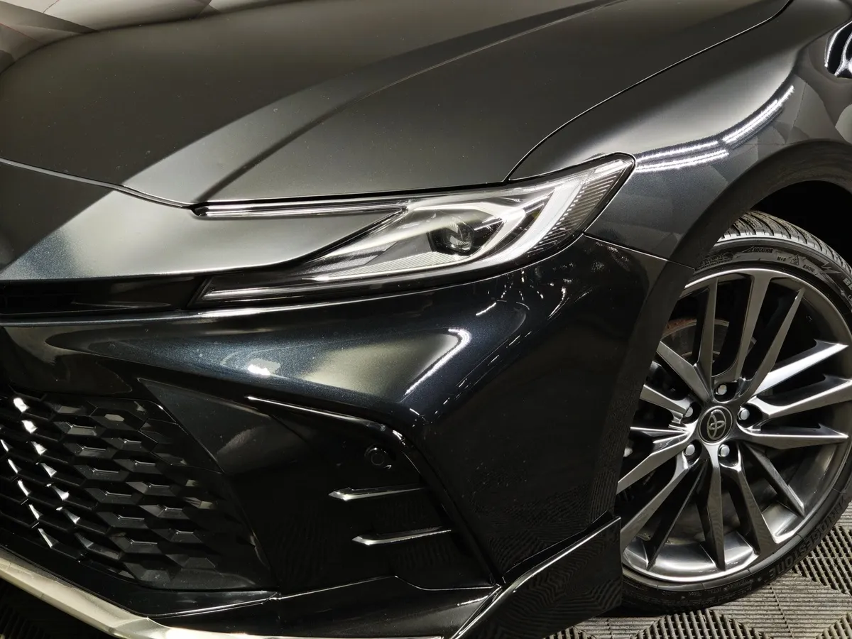 Toyota Camry 2.0h CVT (197 л.с.) Sport Plus Черный в АВИЛОН. Слайд №10