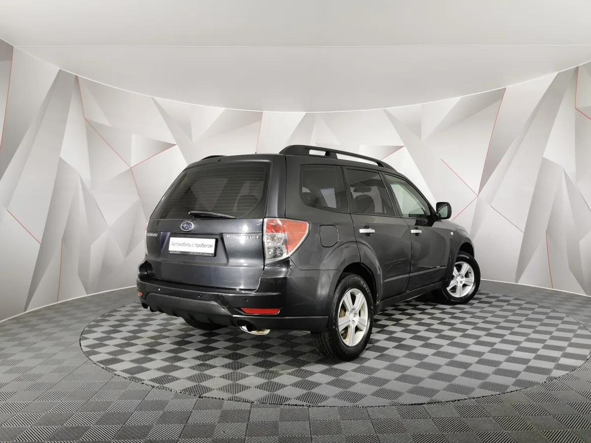 Subaru Forester 2.0X E-AT (150 л.с.) Серый в АВИЛОН. Слайд №2