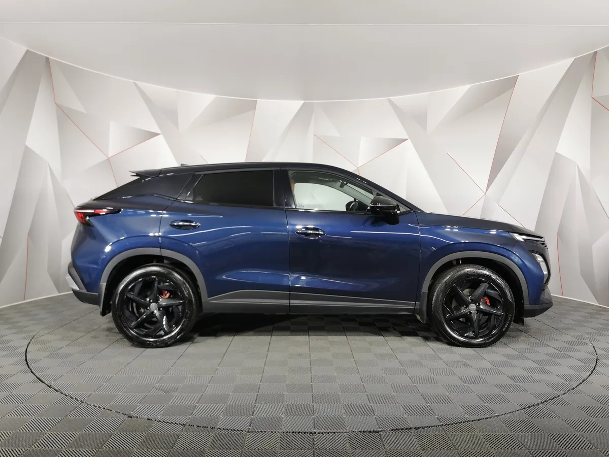Omoda C5 1.5T CVT (147 л.с.) Ultimate (двухцветный, красные элементы экстерьера) Синий в АВИЛОН. Слайд №6