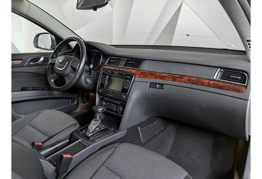 Skoda Superb 1.8 TSI AT (152 л.с.) Серый в АВИЛОН. Слайд №13