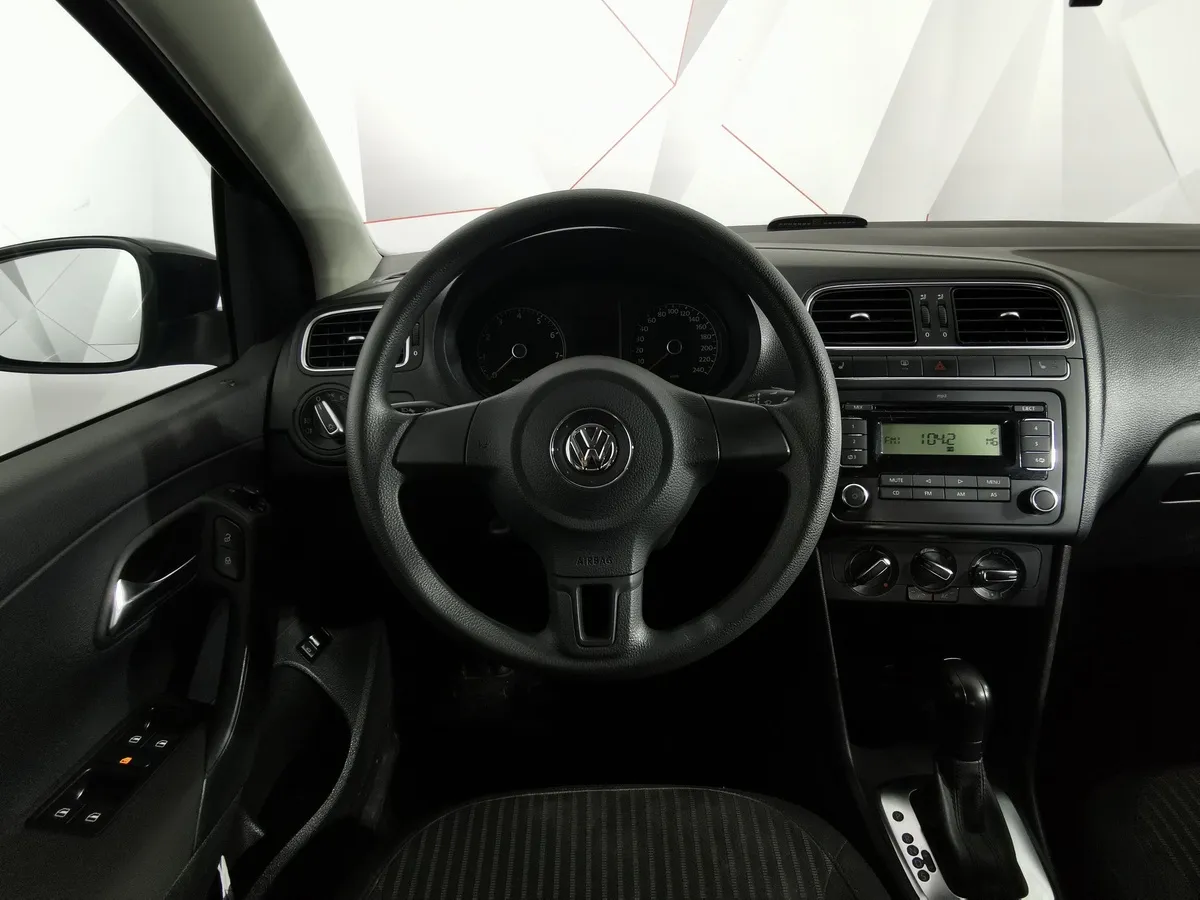 Volkswagen Polo 1.6 Tiptronic (105 л.с.) Comfortline Черный в АВИЛОН. Слайд №18