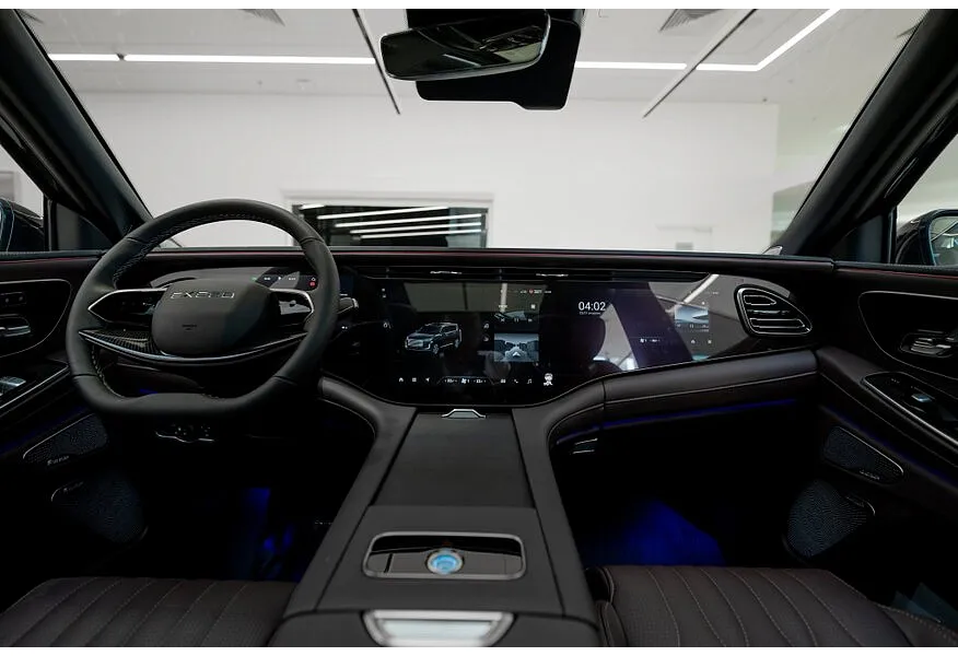 EXEED VX 2.0 AT AWD (249 л.с.) 6 мест Prestige Серебристый в АВИЛОН. Слайд №9