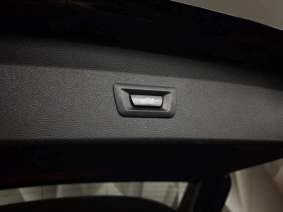 BMW X1 20i xDrive Steptronic AT (192 л.с.) Черный в АВИЛОН. Слайд №16