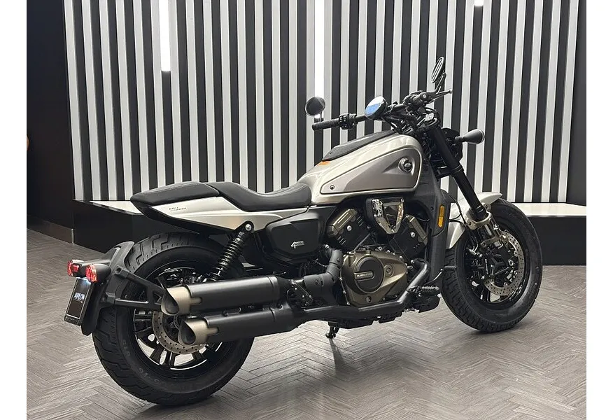 QJMOTOR SRV 600V 561 см³ (68 л.с.) (68) 561 Серебристый в АВИЛОН. Слайд №8 QJMOTOR SRV 600V 561 см³ (68 л.с.) (68) 561 Серебристый в АВИЛОН. Слайд №8