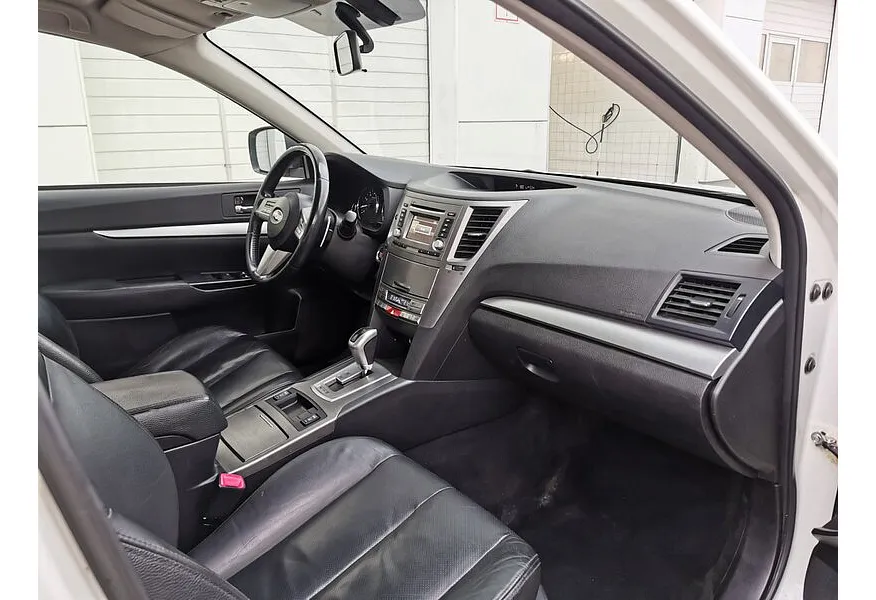 Subaru Outback 2.5 Lineartronic AWD (167 л.с.) Белый в АВИЛОН. Слайд №12
