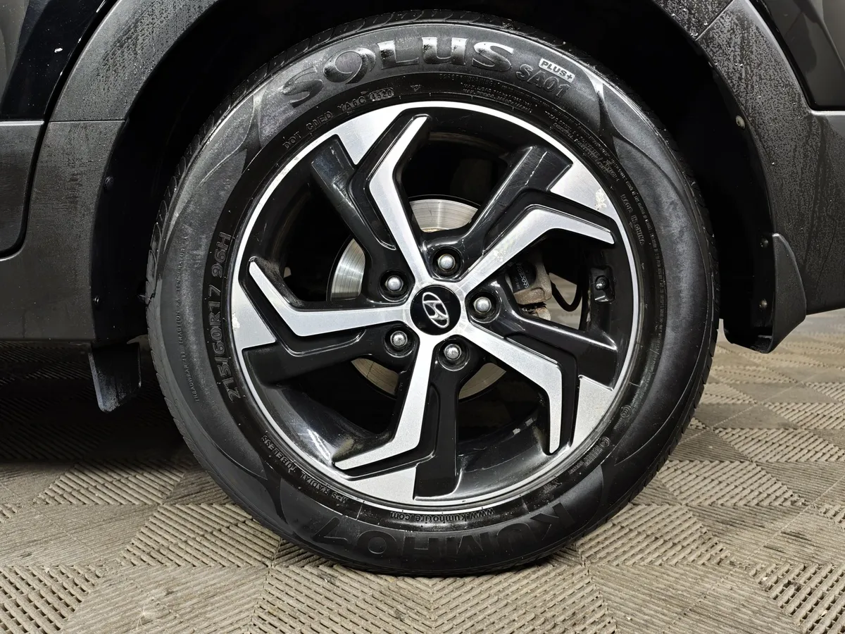 Hyundai Creta 1.6 AT (123 л.с.) Black & Brown + Winter Черный в АВИЛОН. Слайд №9