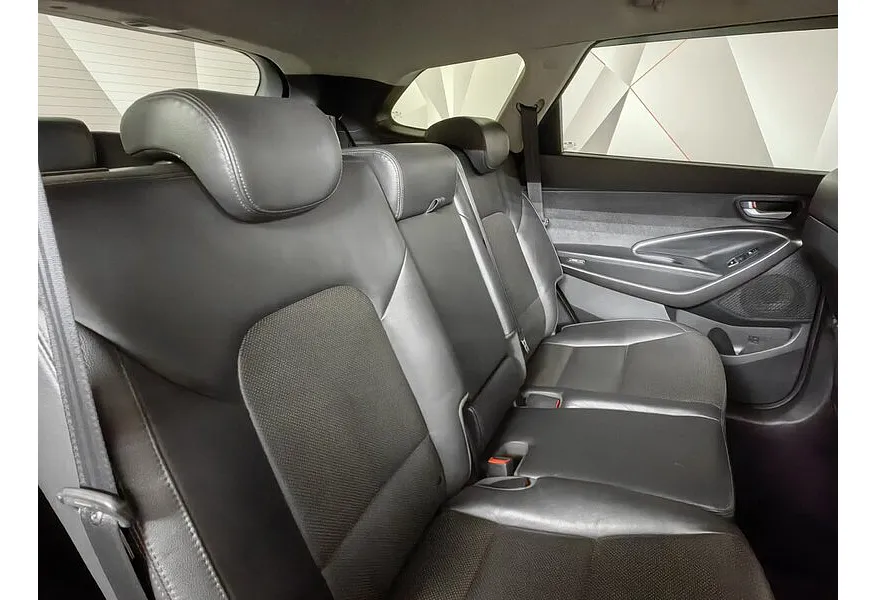 Hyundai Santa Fe 3.0 AT 4WD (249 л.с.) High-Tech Черный в АВИЛОН. Слайд №16