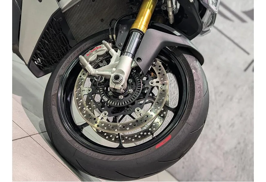 Aprilia Tuono V4 1077 см³ (175 л.с.) (175) 1077 Белый в АВИЛОН. Слайд №4