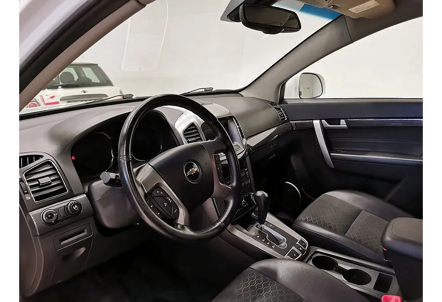 Chevrolet Captiva 2.4 AT (5 мест) (167 л.с.) LT Белый в АВИЛОН. Слайд №17