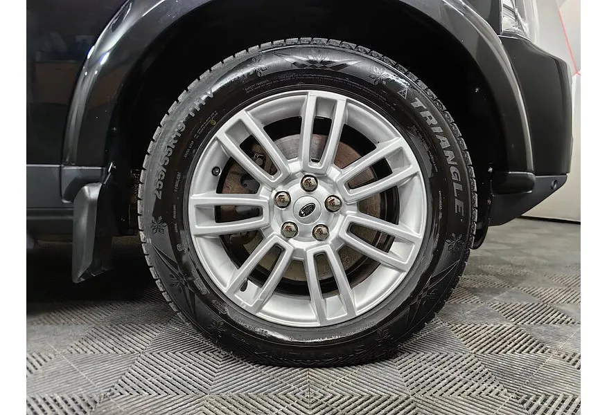 Land Rover Discovery 3.0 SDV6 AT 4WD (249 л.с.) SE Черный в АВИЛОН. Слайд №9