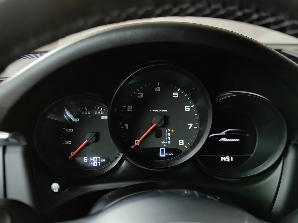 Porsche Macan 2.0 TFSI AMT 4WD (265 л.с.) R4 Красный в АВИЛОН. Слайд №18