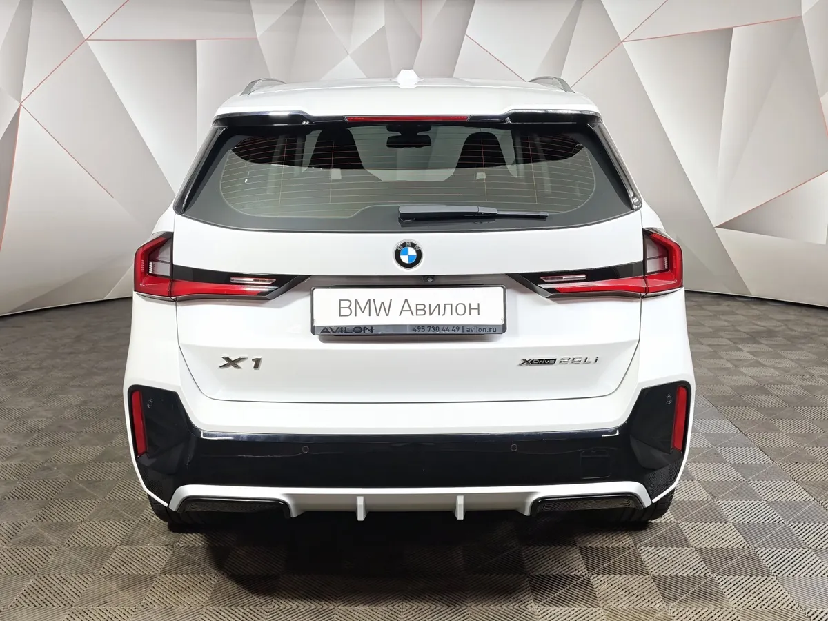 BMW X1 xDrive25 Li (204 л.с.) Белый в АВИЛОН. Слайд №4