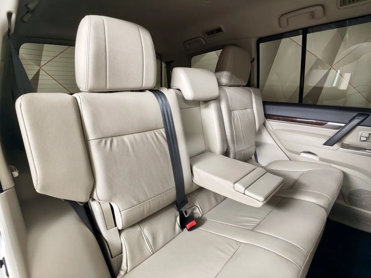 Mitsubishi Pajero 3.8 AT (250 л.с.) Белый в АВИЛОН. Слайд №17