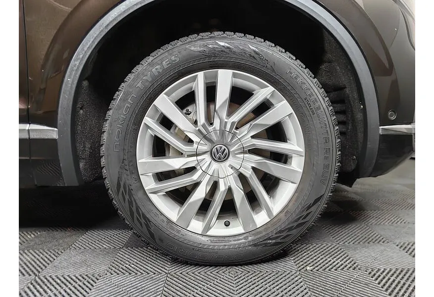 АВИЛОН - Volkswagen Touareg 3.0 V6 TDI Tiptronic 4Motion (249 л.с.) Business Elegance Коричневый - slide 16
