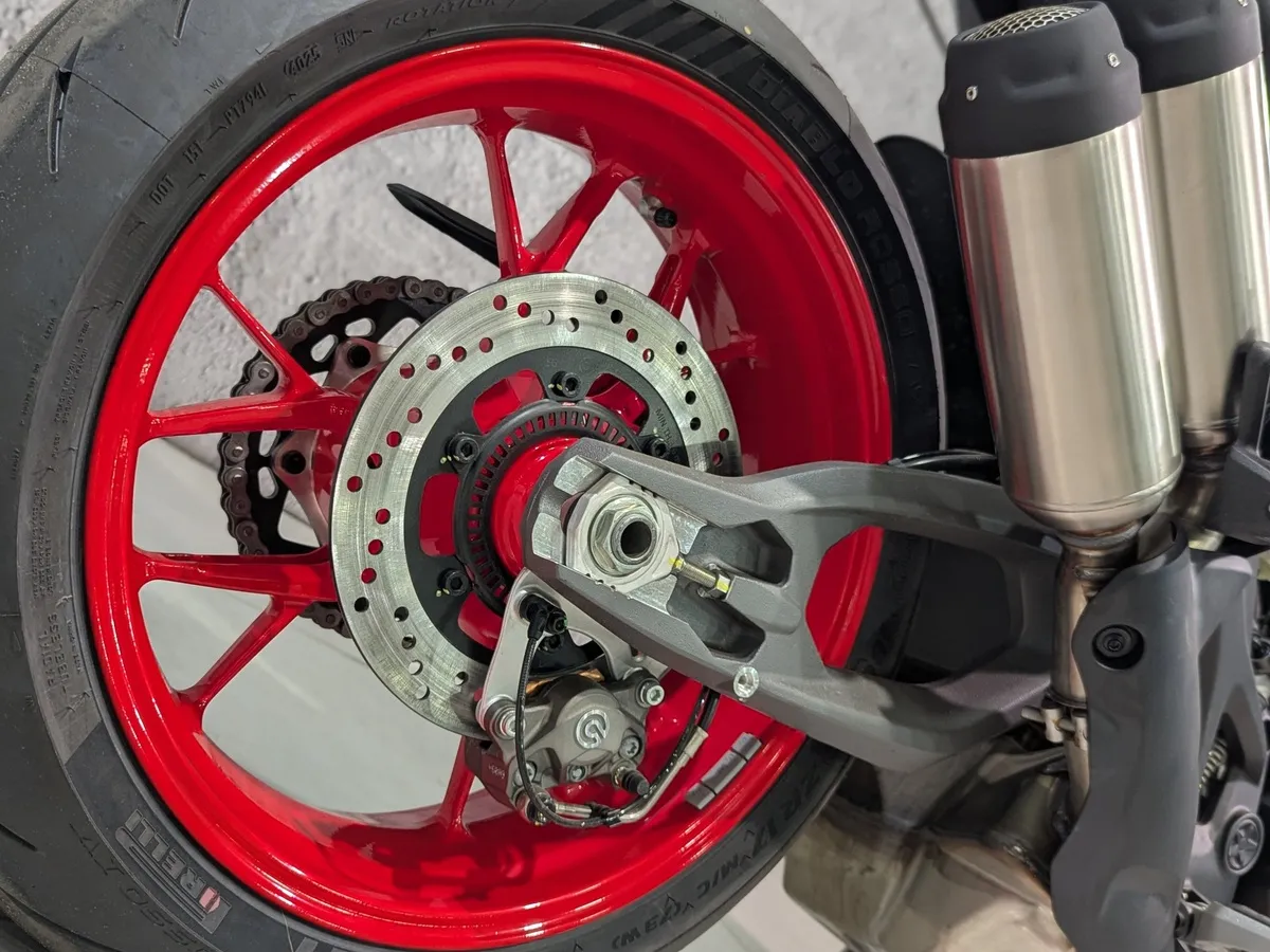 Ducati Monster Plus Plus 937 см³ 937 Белый в АВИЛОН. Слайд №9